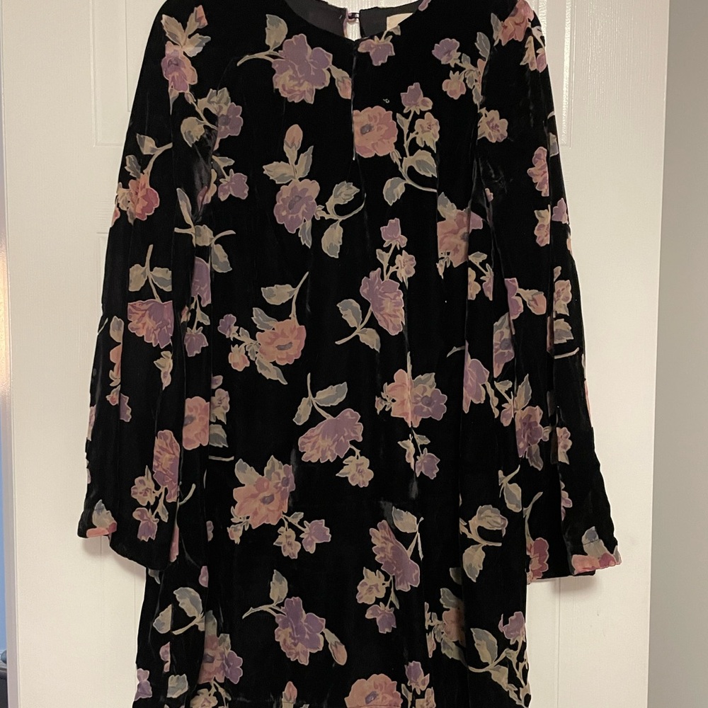 Floral long sleeve keyhole dress
